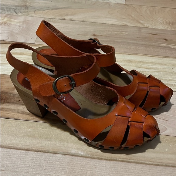 Shoes - Women's Cognac Colour Leather Sandals